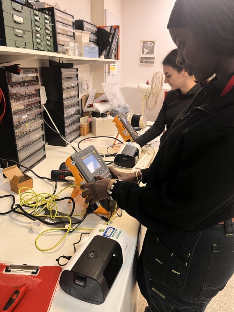 Edelquin and Rebeca at work